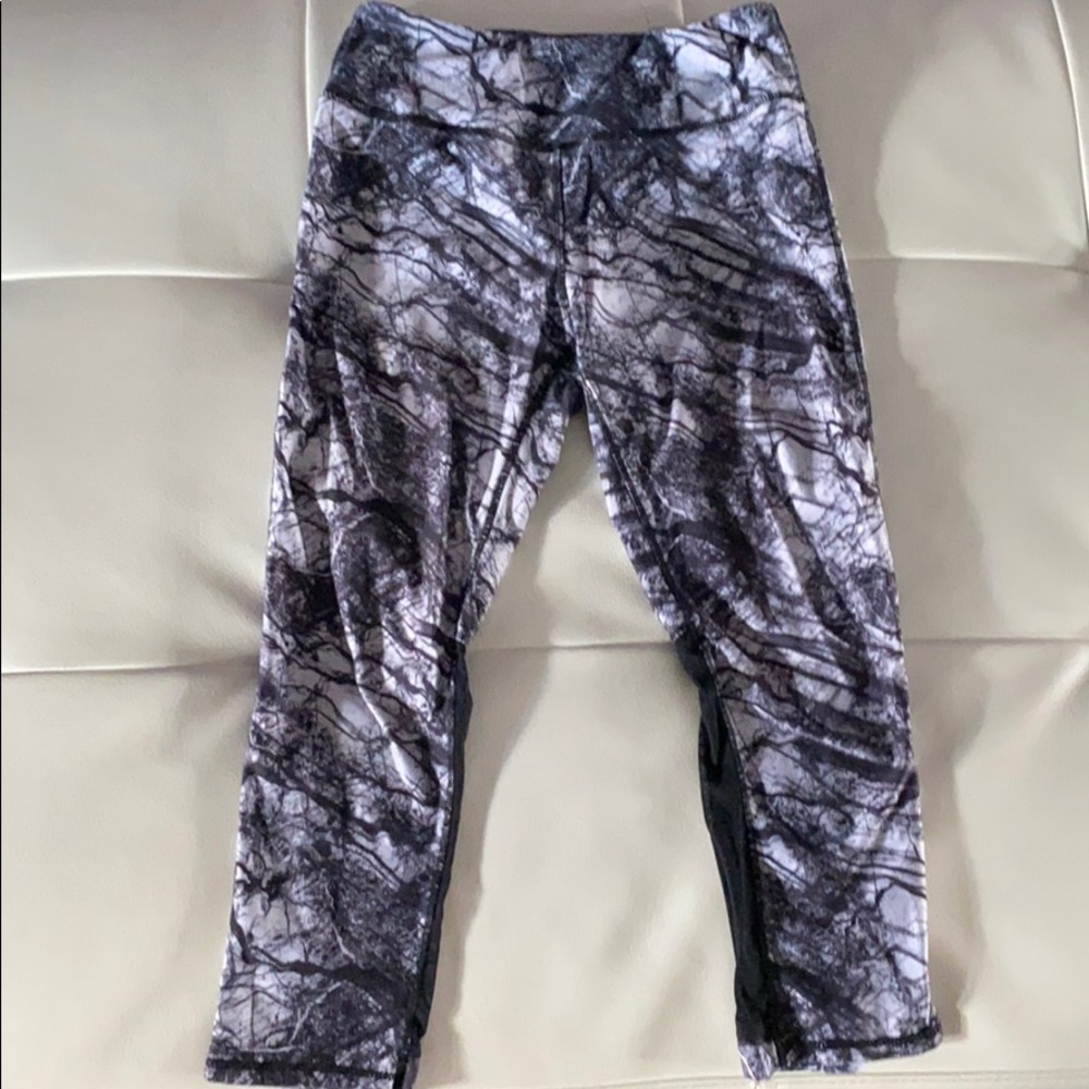 Cropped Black/White marble Kyodan leggings w mesh